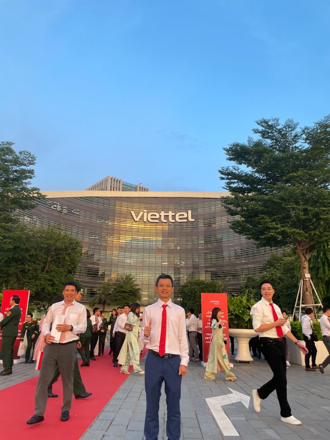 Anh Nguyễn Văn Kiên tại toà nhà Viettel